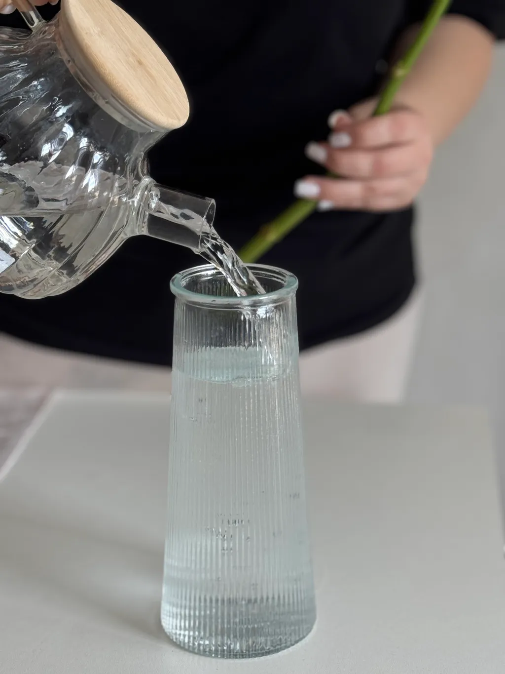 Гортензія у вазі з водою