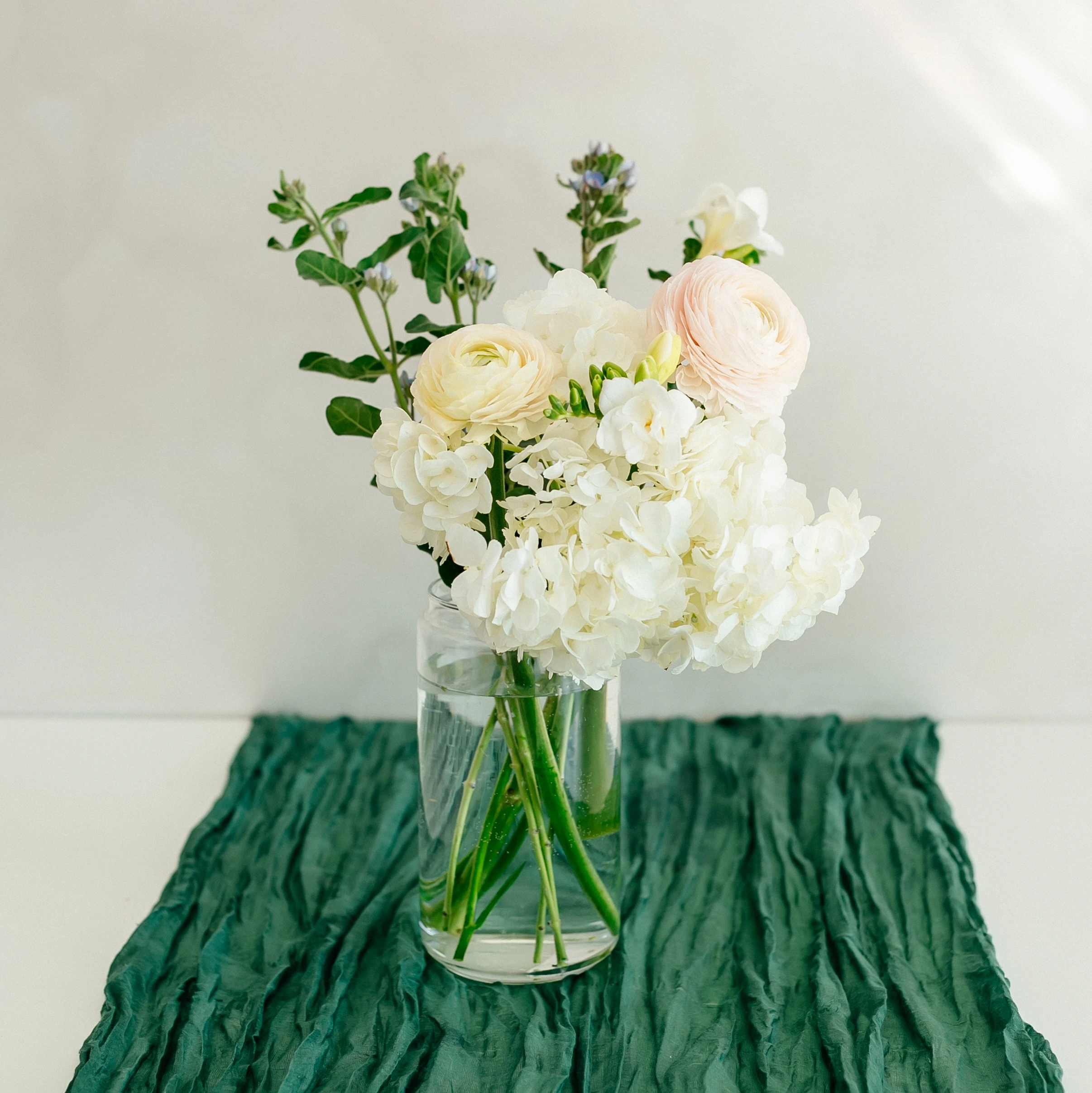 Букет з троянд та лілій